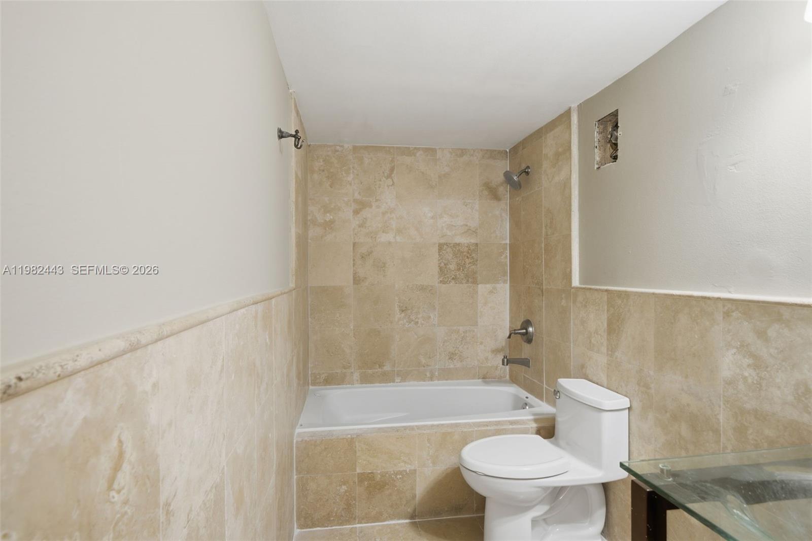 KENDALE LK TOWNHOUSE COND - Residential Lease