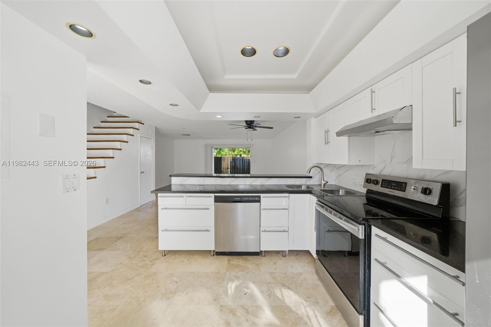 KENDALE LK TOWNHOUSE COND - Residential Lease