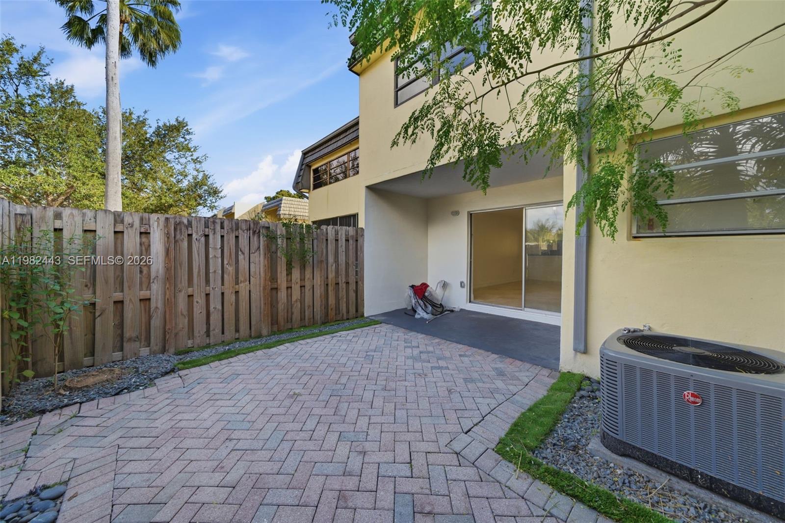 KENDALE LK TOWNHOUSE COND - Residential Lease