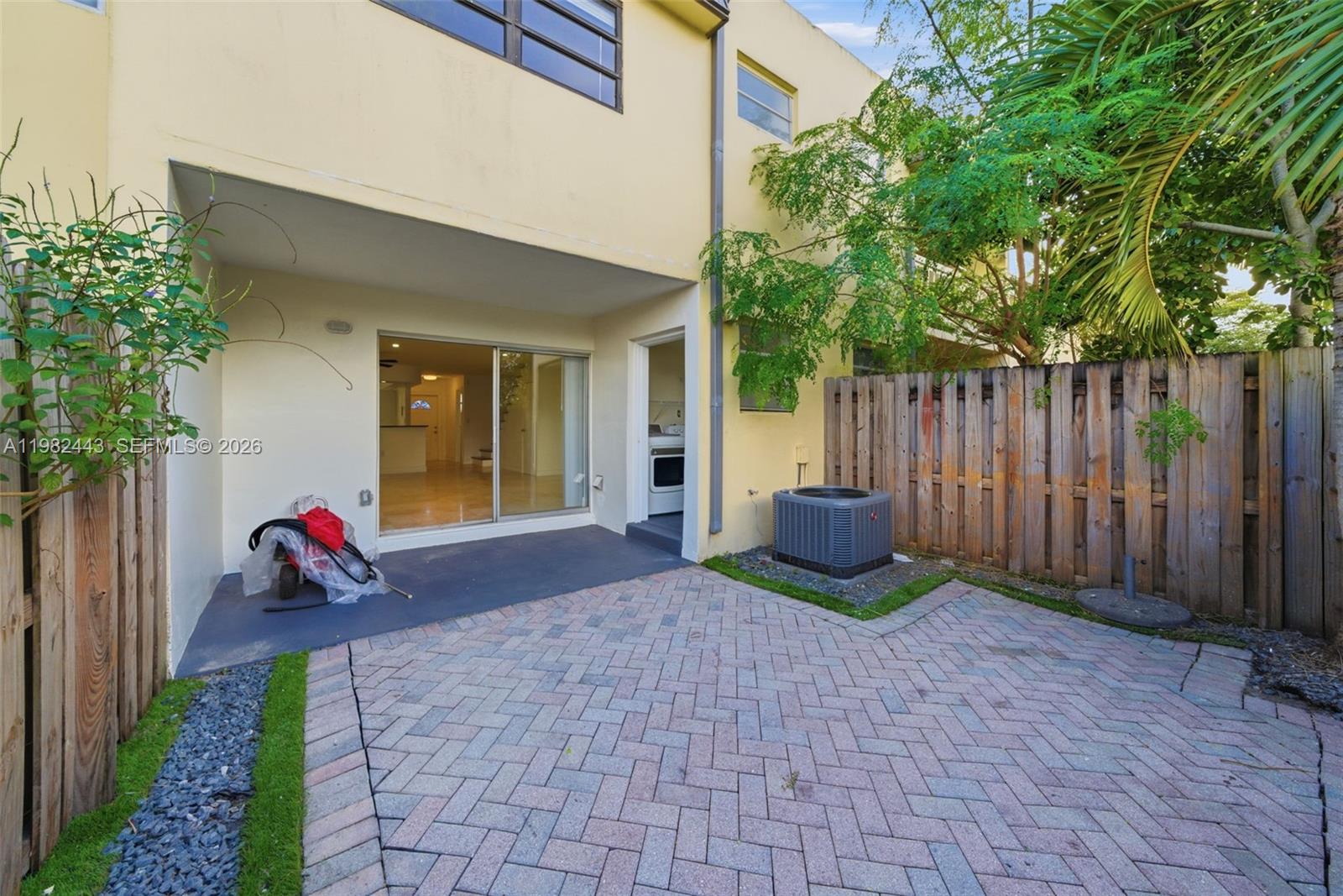 KENDALE LK TOWNHOUSE COND - Residential Lease