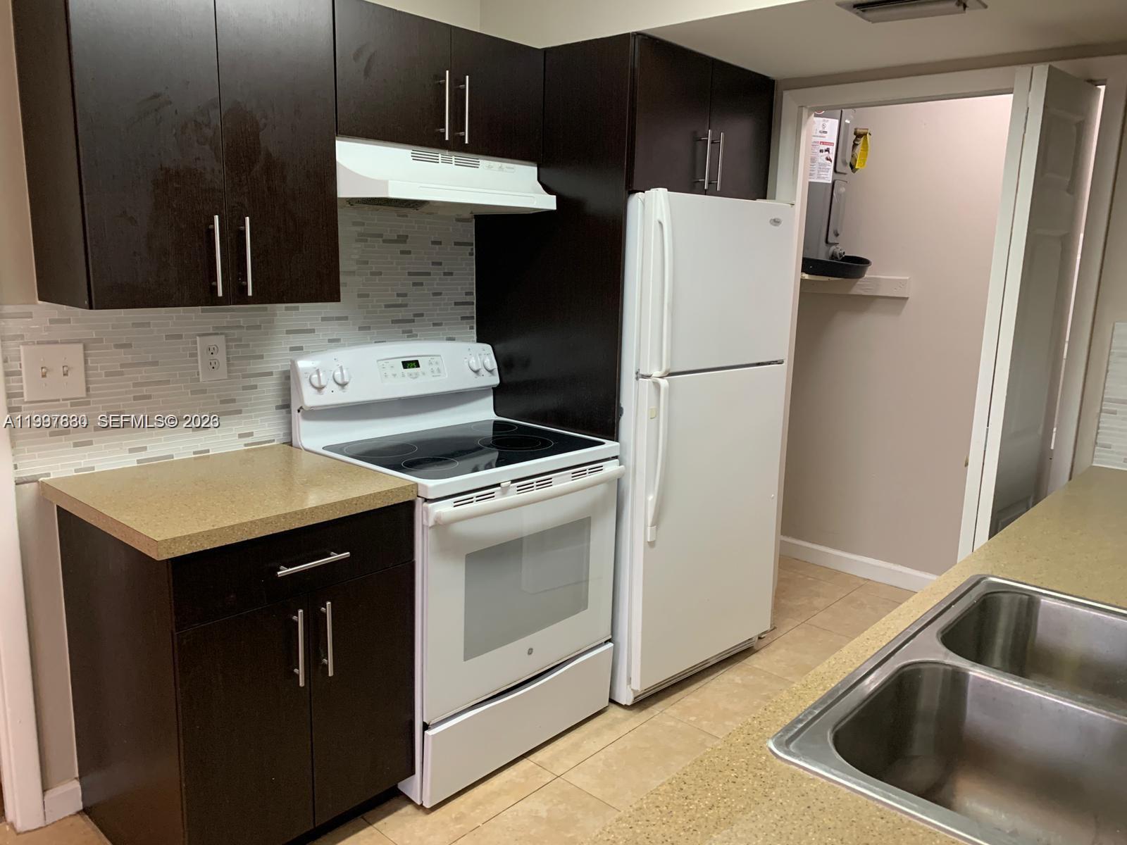 PRESERVE AT AVERY LAKES - Residential Lease