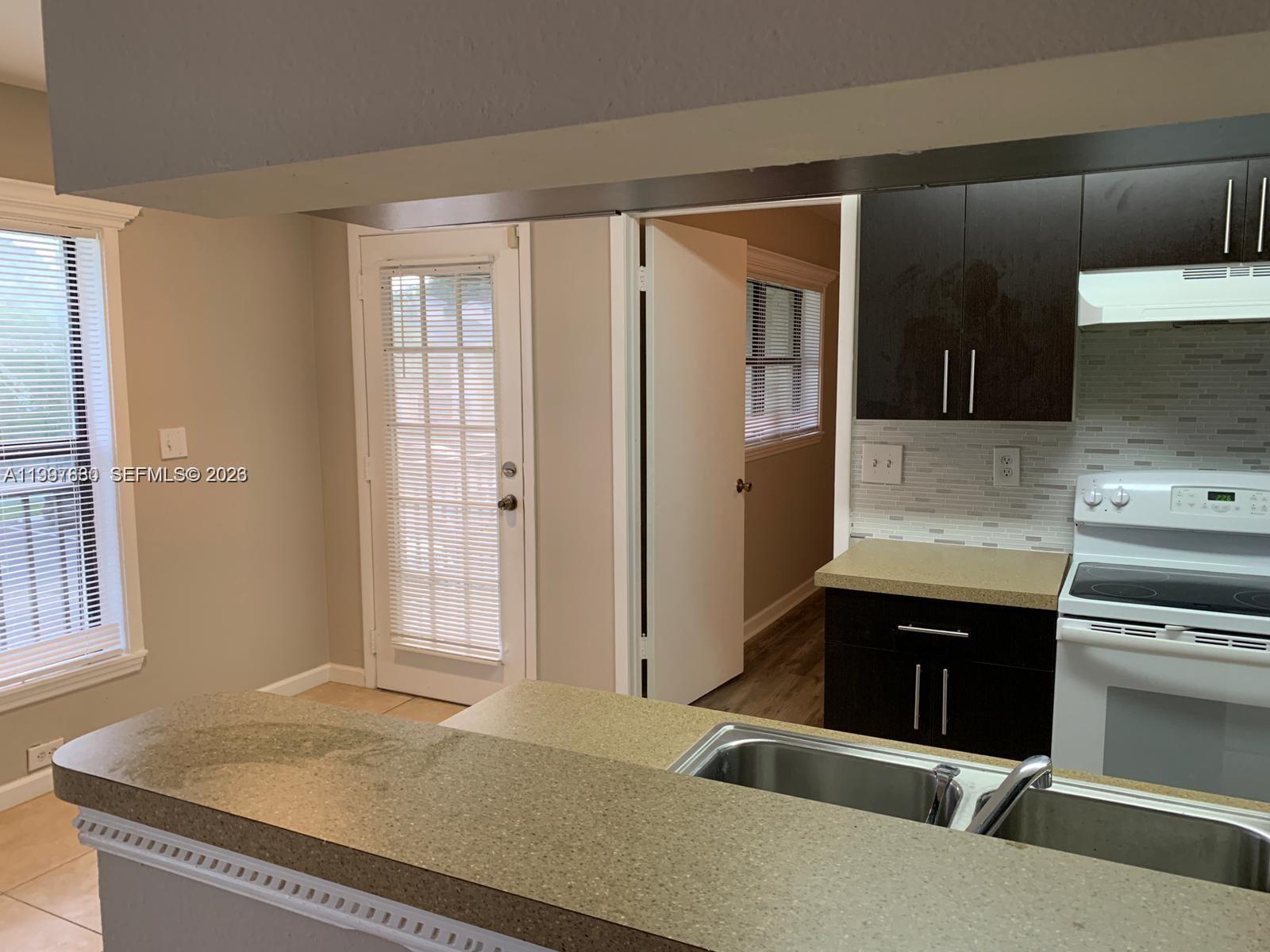 PRESERVE AT AVERY LAKES - Residential Lease