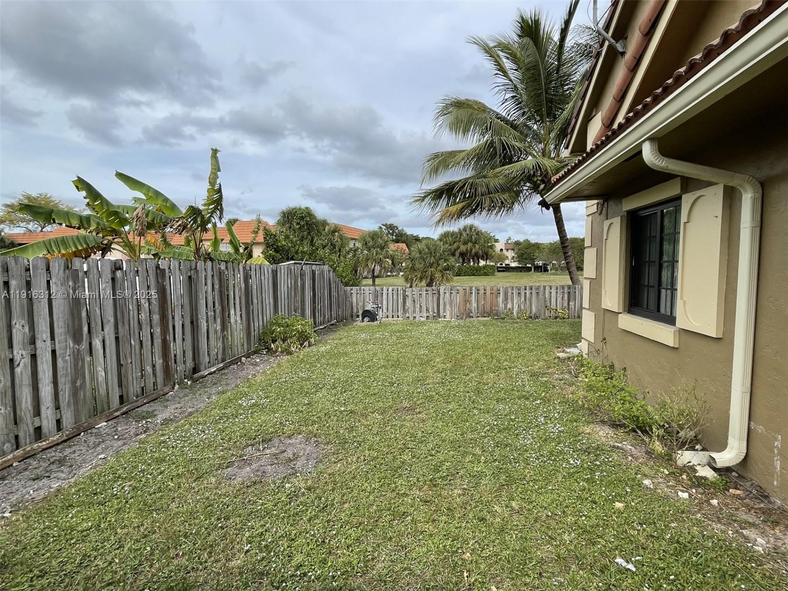 CORAL SPRINGS ESTATE TOWN - Residential Lease