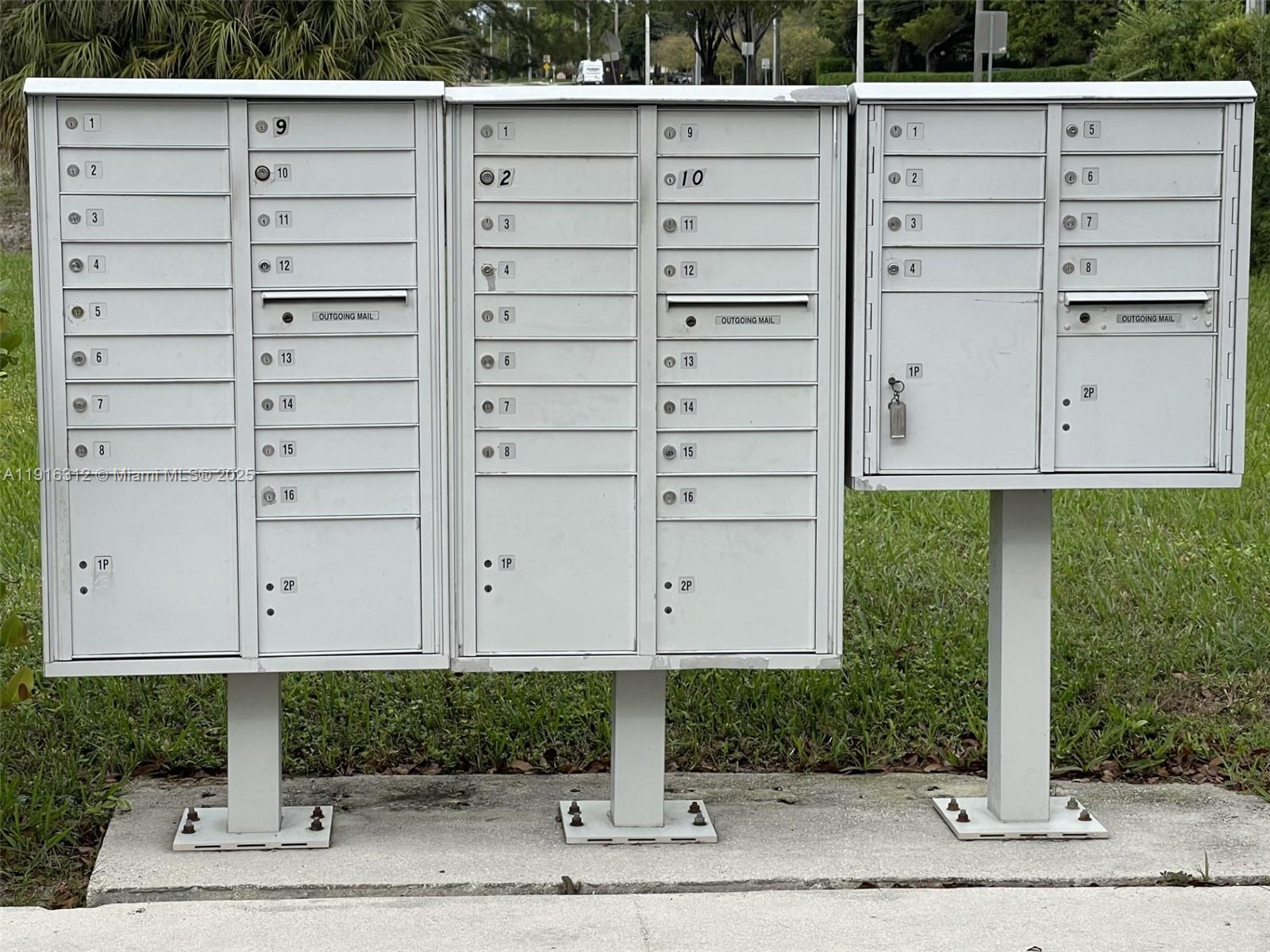 CORAL SPRINGS ESTATE TOWN - Residential Lease