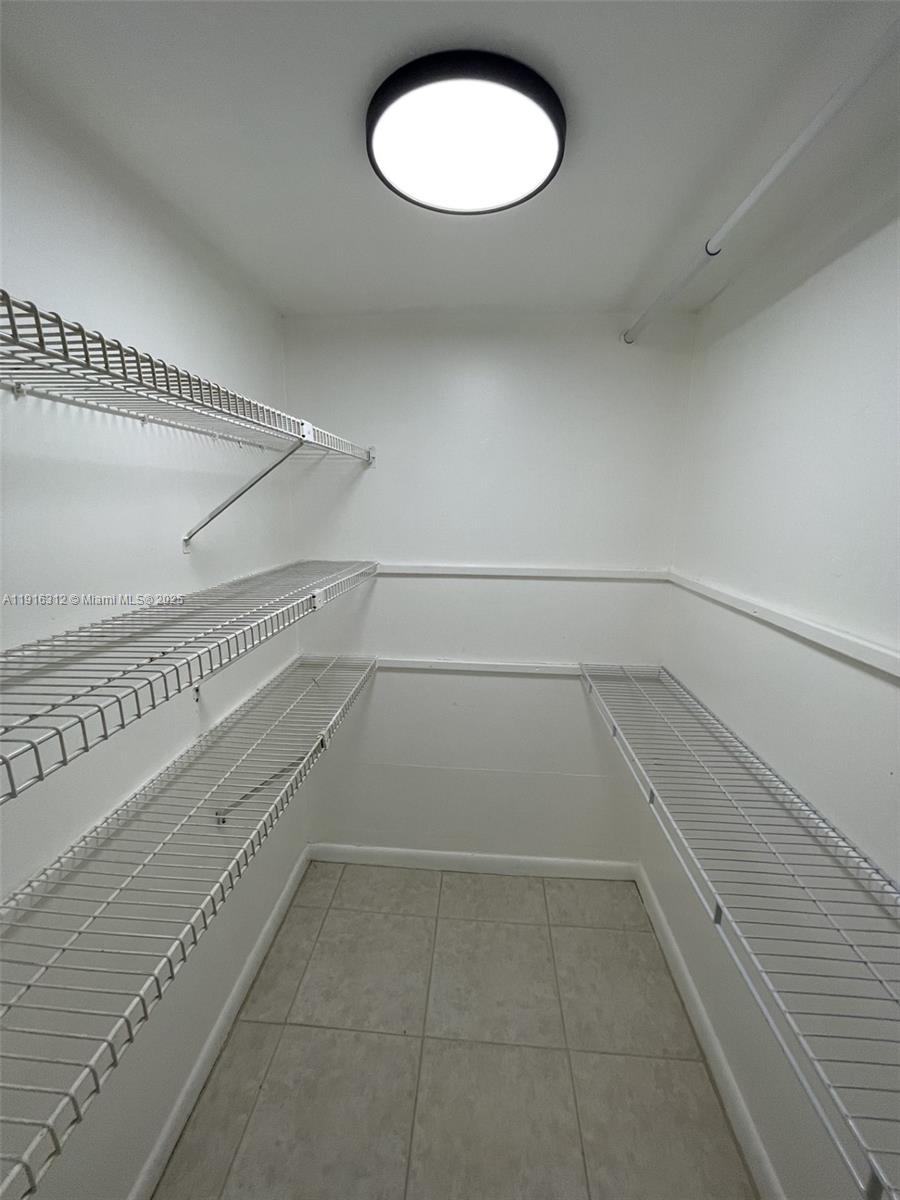 CORAL SPRINGS ESTATE TOWN - Residential Lease