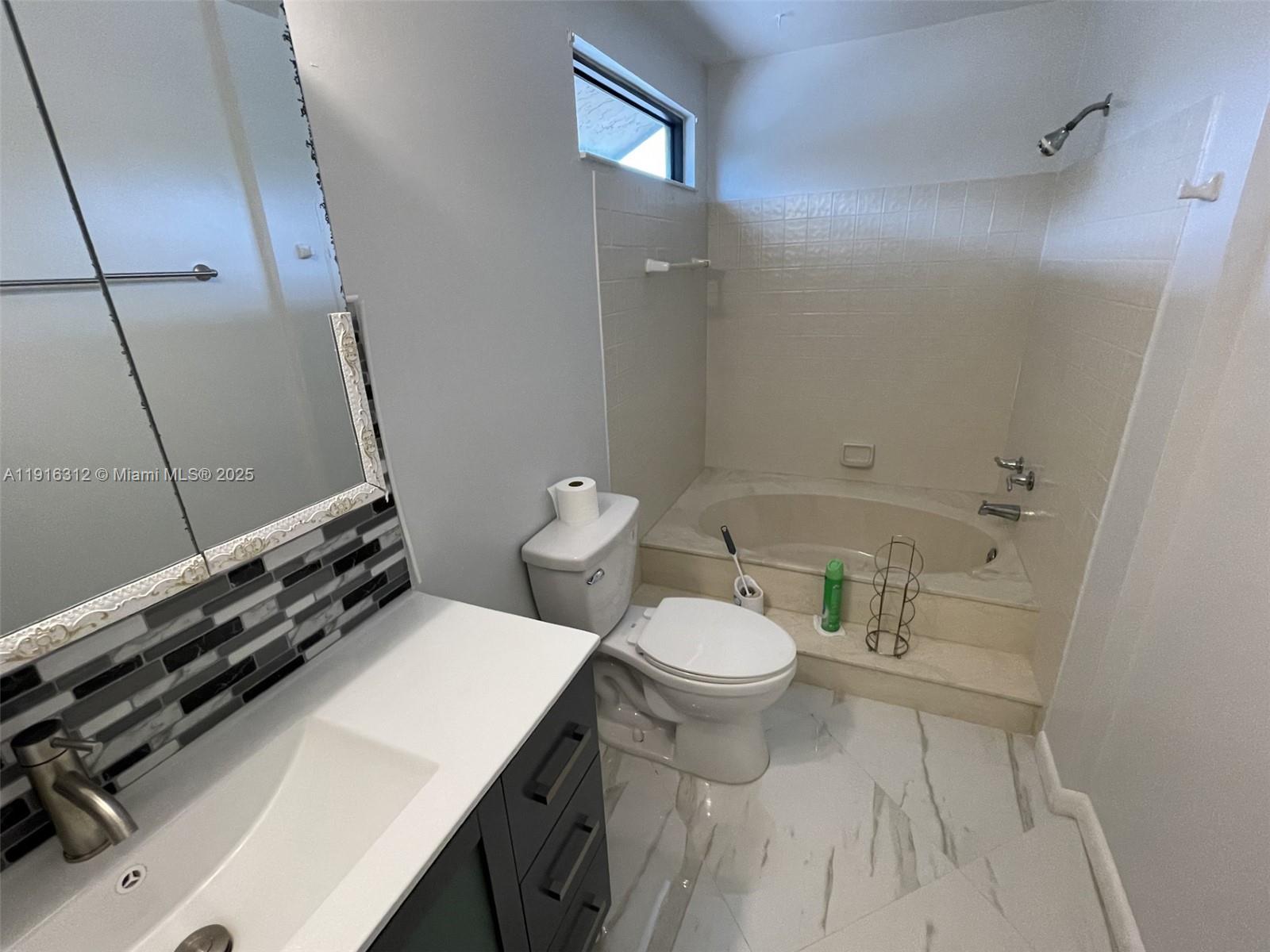 CORAL SPRINGS ESTATE TOWN - Residential Lease