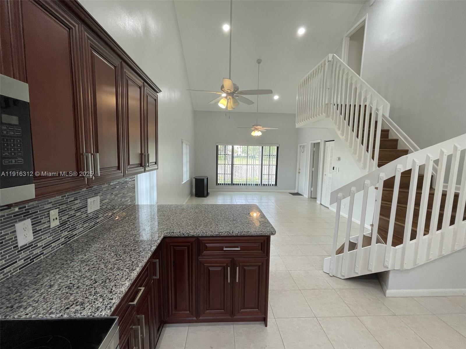 CORAL SPRINGS ESTATE TOWN - Residential Lease