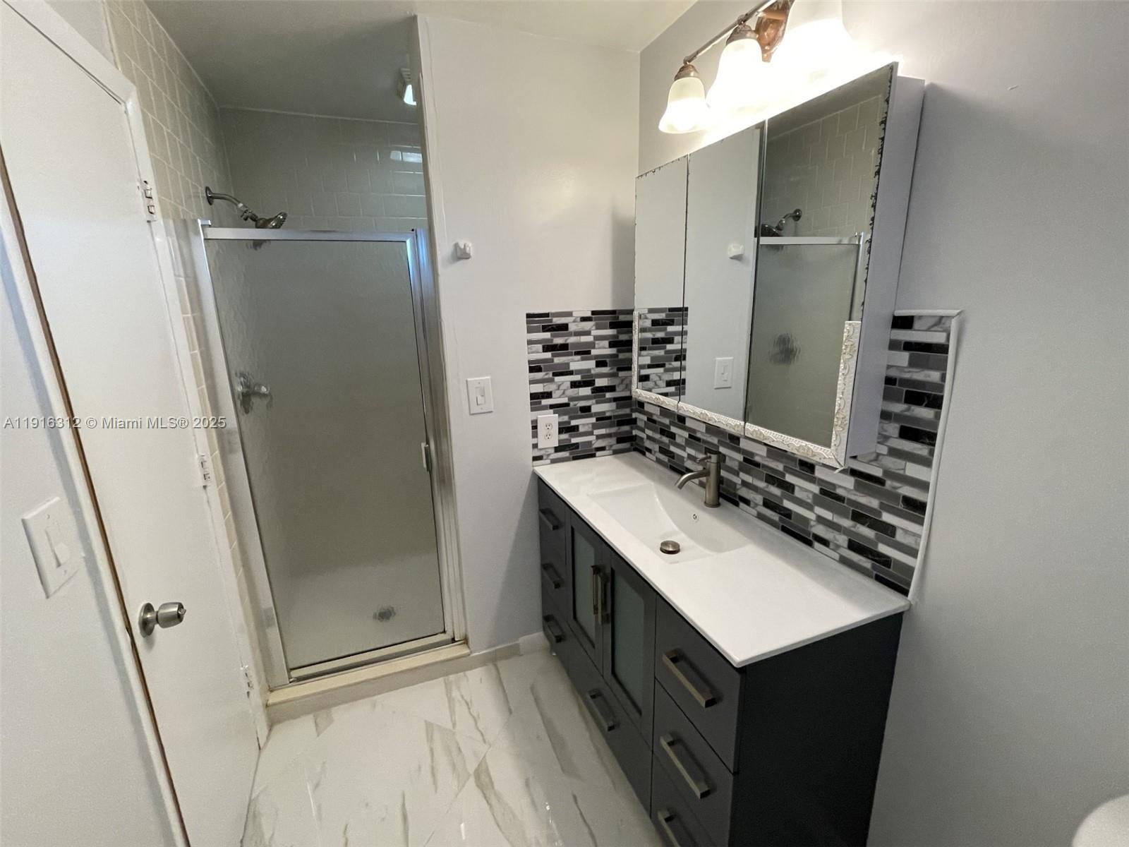 CORAL SPRINGS ESTATE TOWN - Residential Lease