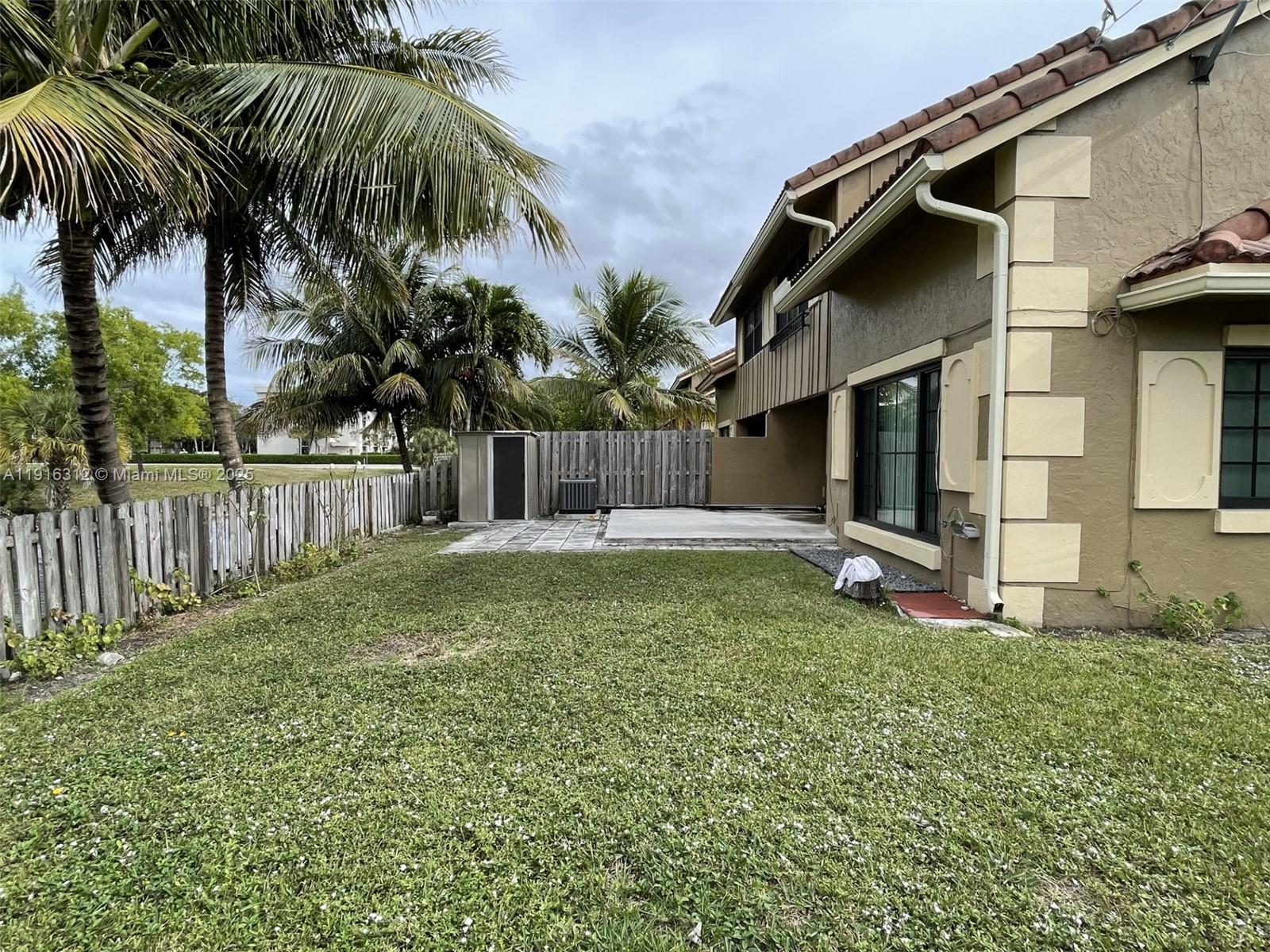 CORAL SPRINGS ESTATE TOWN - Residential Lease
