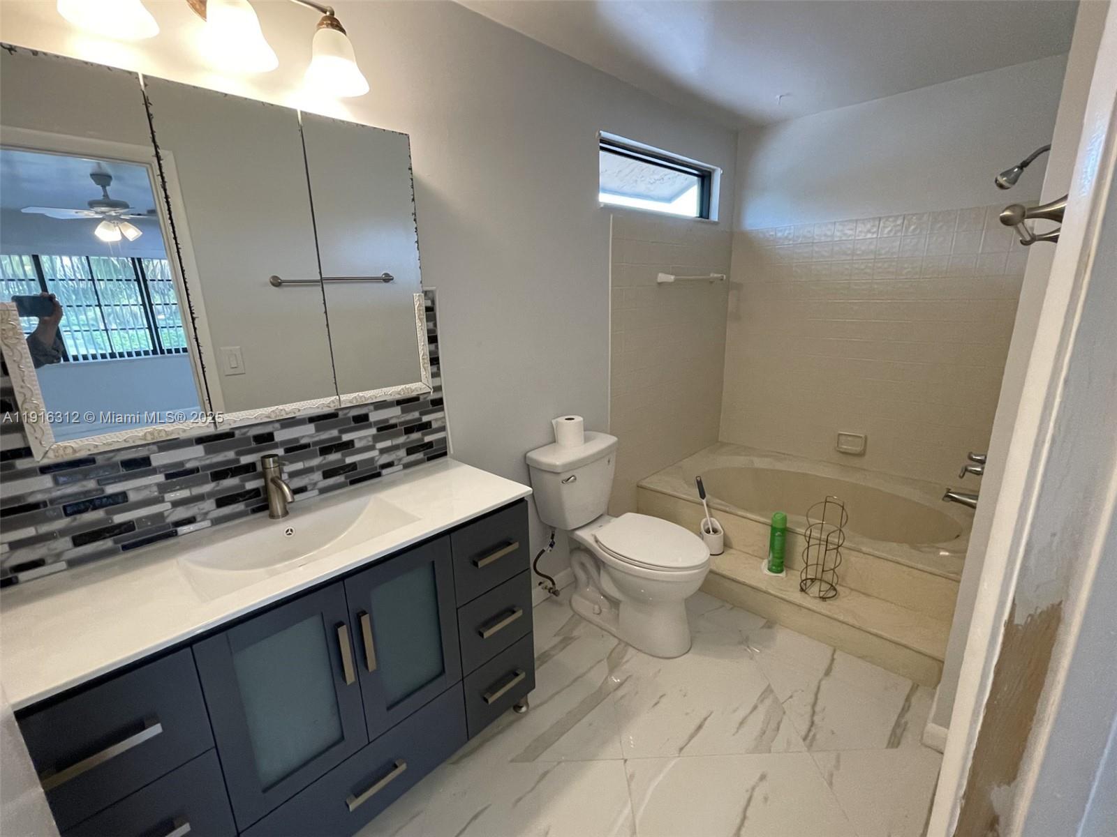 CORAL SPRINGS ESTATE TOWN - Residential Lease