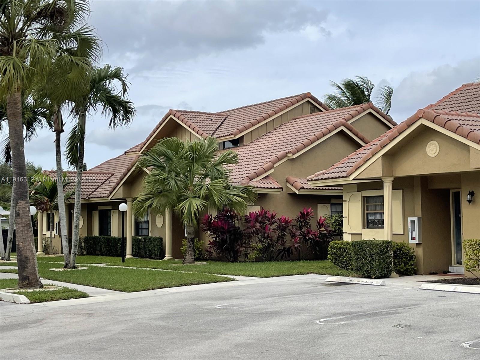CORAL SPRINGS ESTATE TOWN - Residential Lease