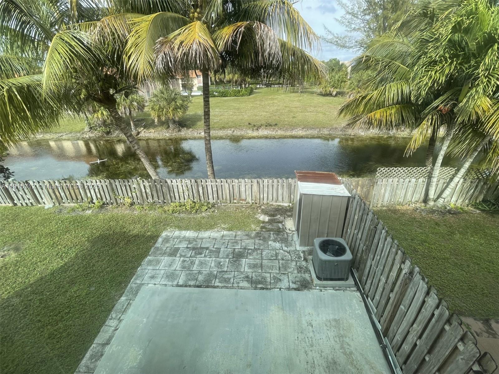 CORAL SPRINGS ESTATE TOWN - Residential Lease