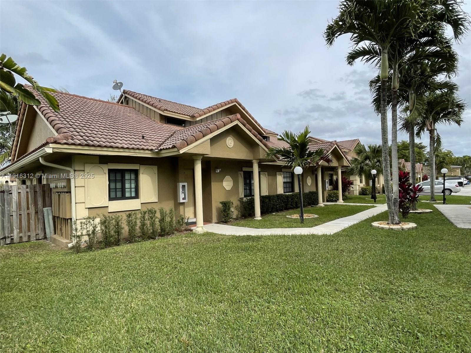CORAL SPRINGS ESTATE TOWN - Residential Lease
