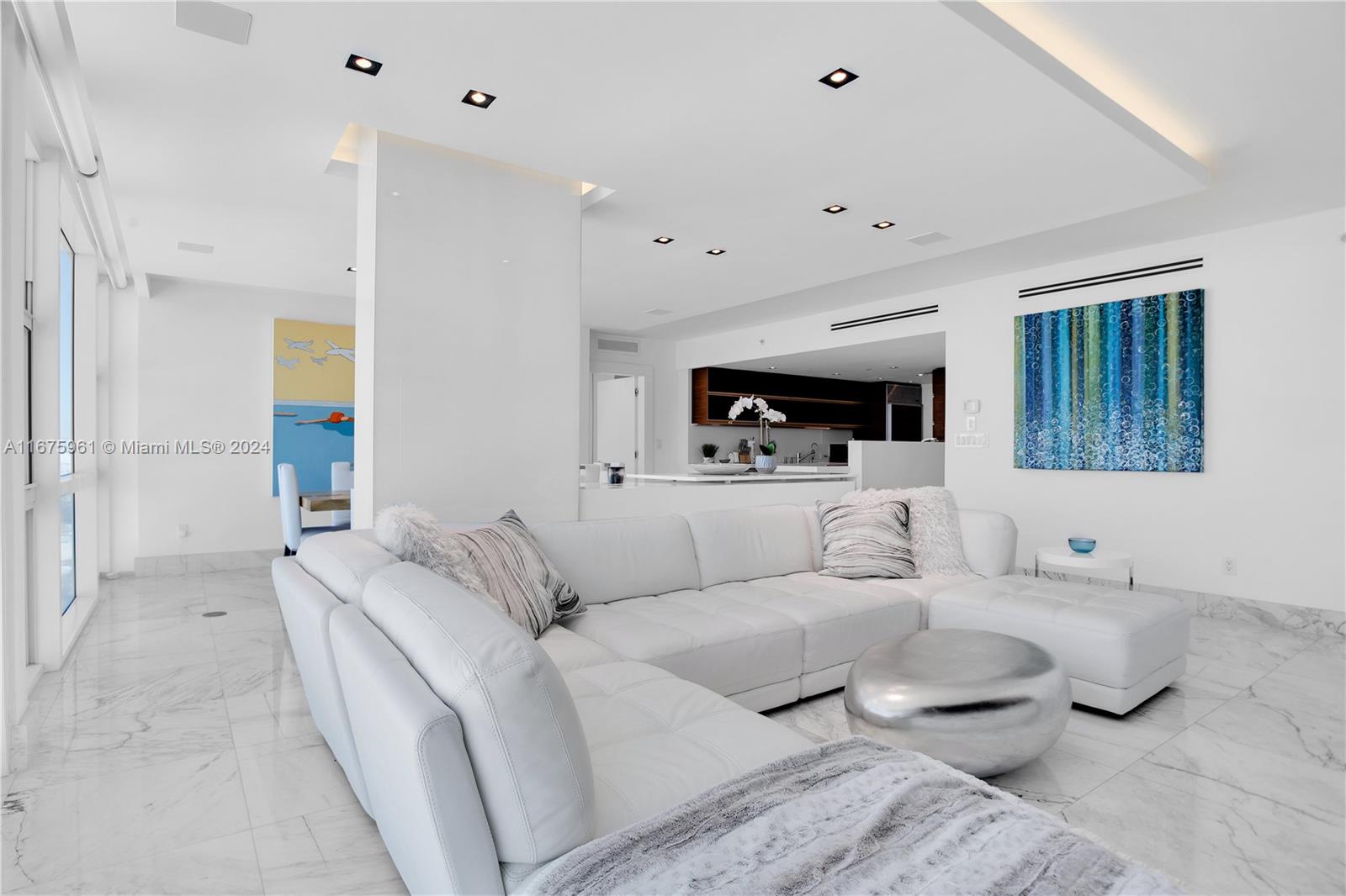 6801 Collins Ave LPH12(Door 01/02)