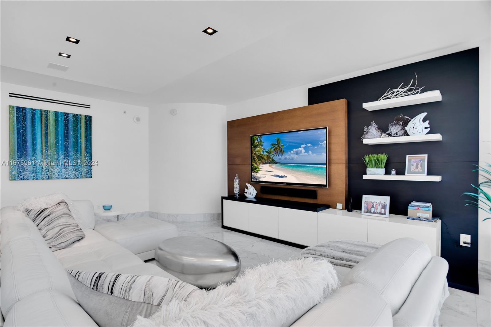 6801 Collins Ave LPH12(Door 01/02)