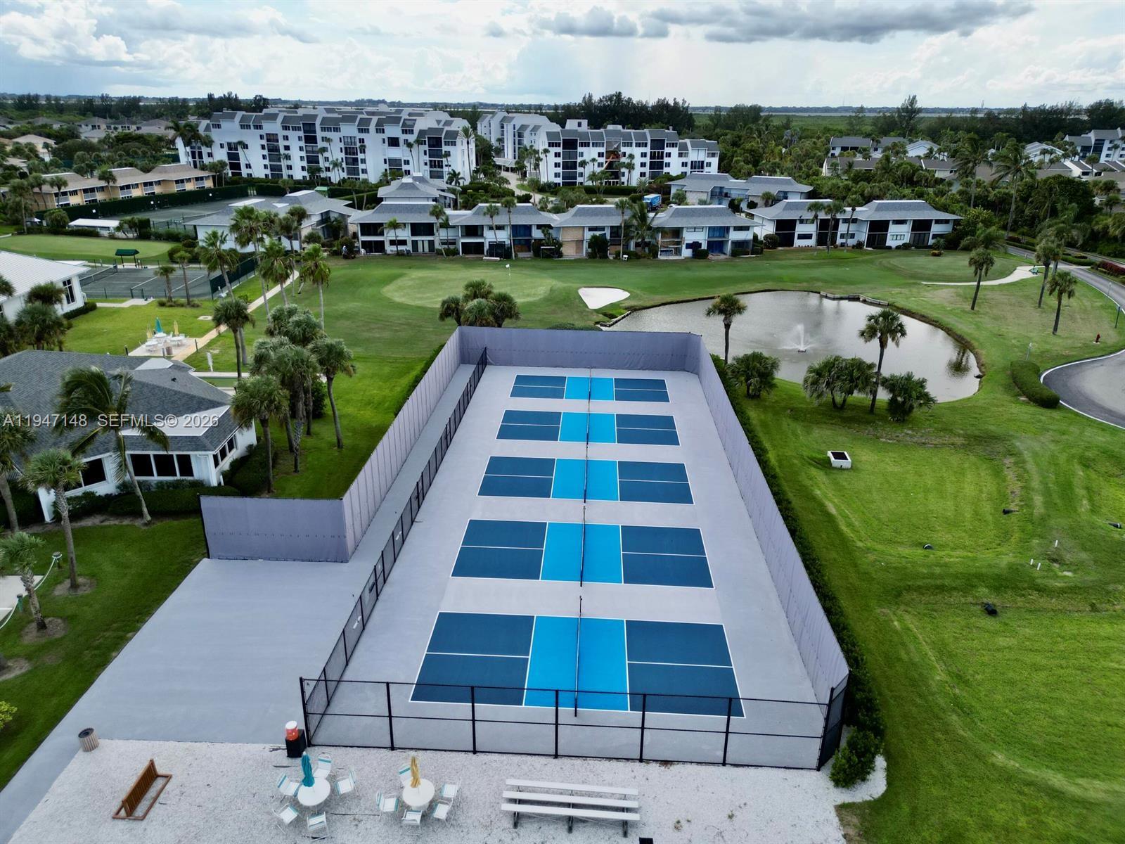 GOLF LODGES AT SOUTHPOINT - Residential