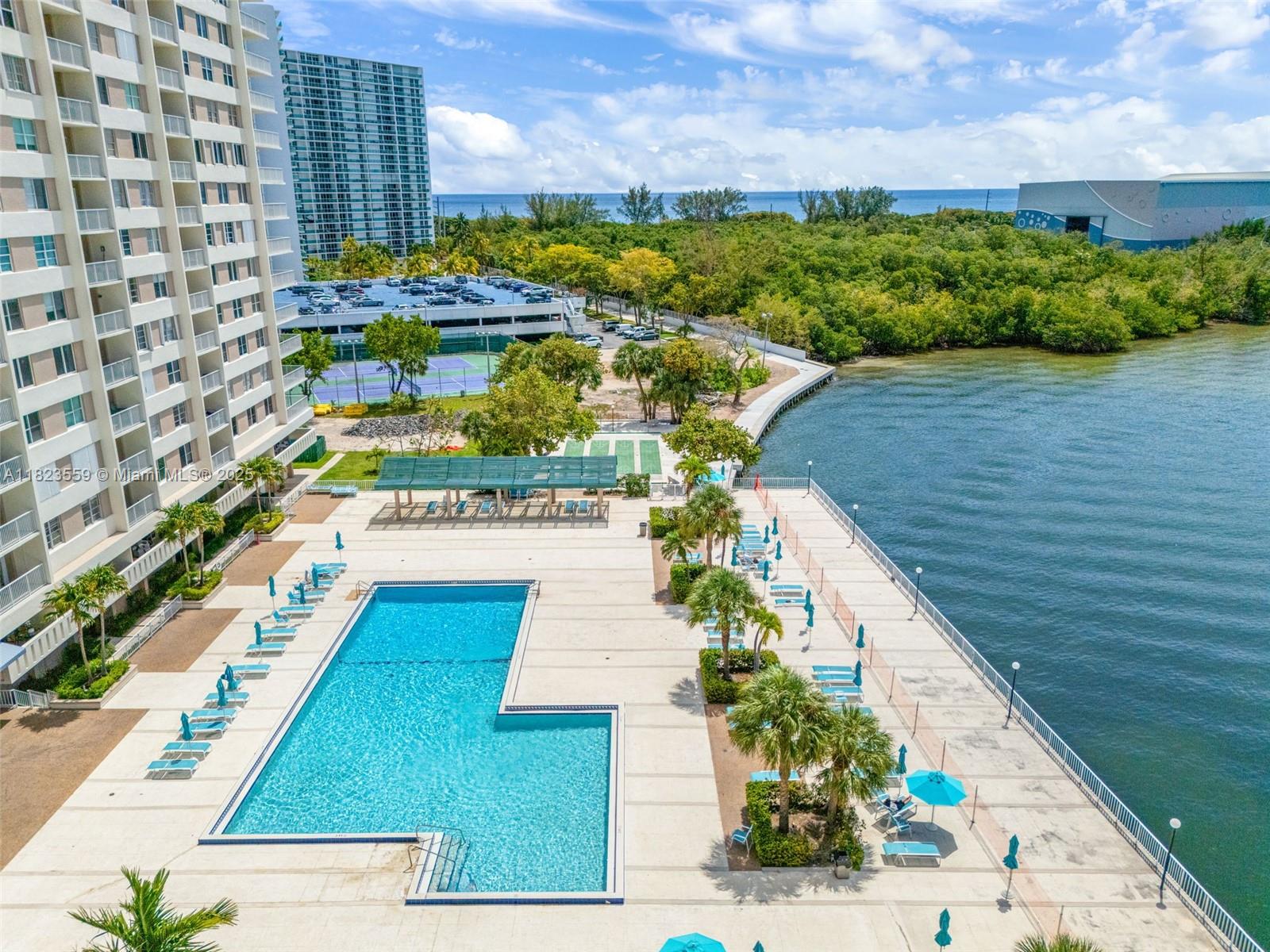 ARLEN HOUSE WEST CONDO - Residential