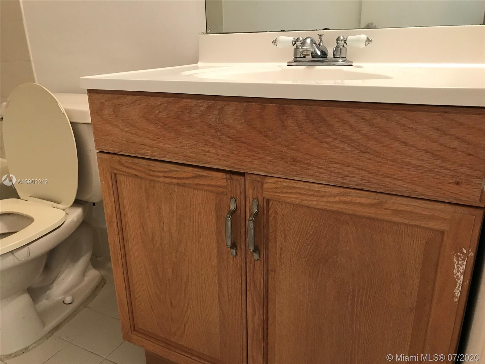 LE CLUB AT OLD CUTLER CON - Residential Lease