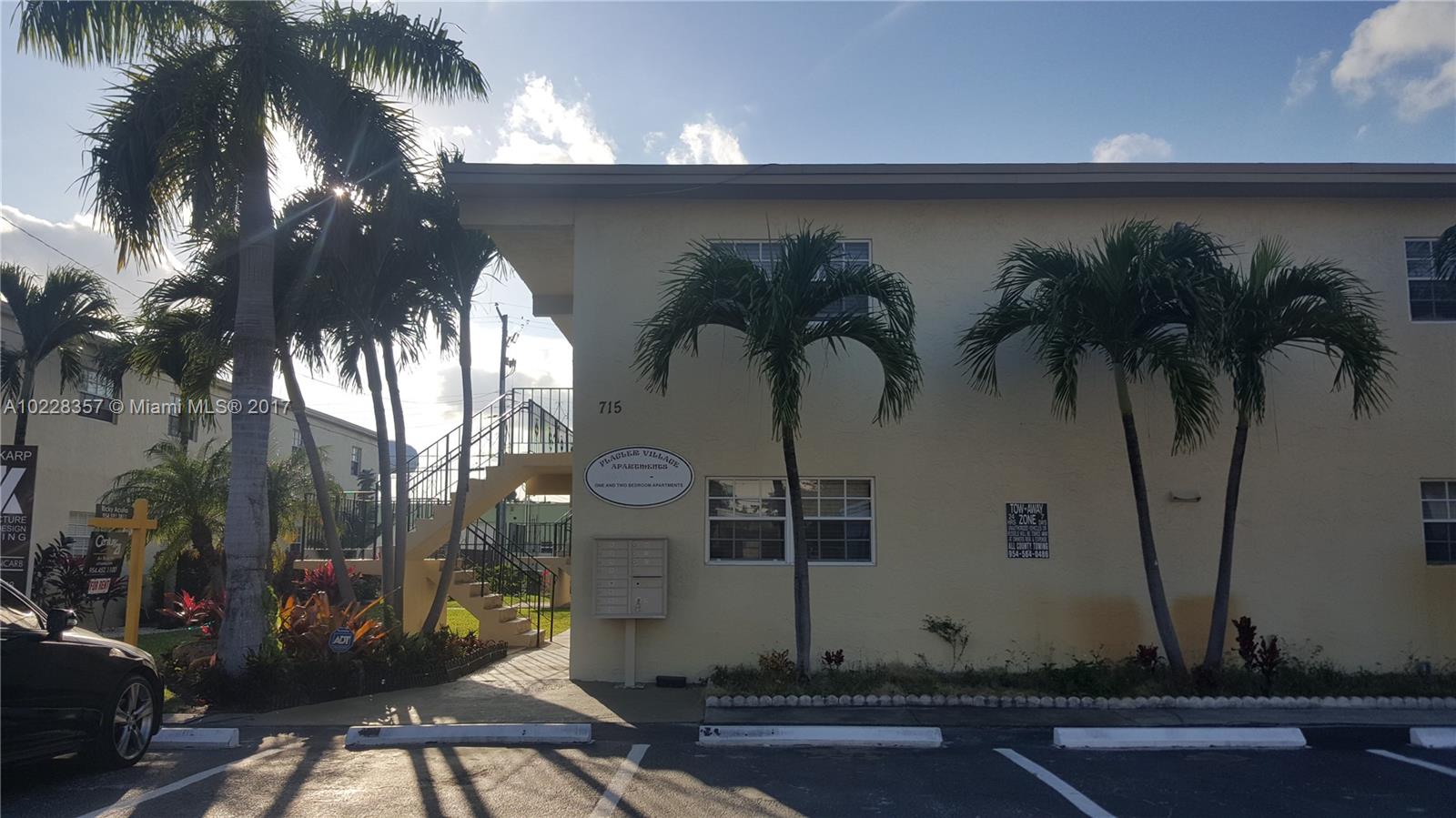Beautiful and bright 2nd floor corner unit. Located in Flagler village art district! Walk to restaurants, bars, boutique shops, and breweries! Central A/C and super clean laundry room on site.