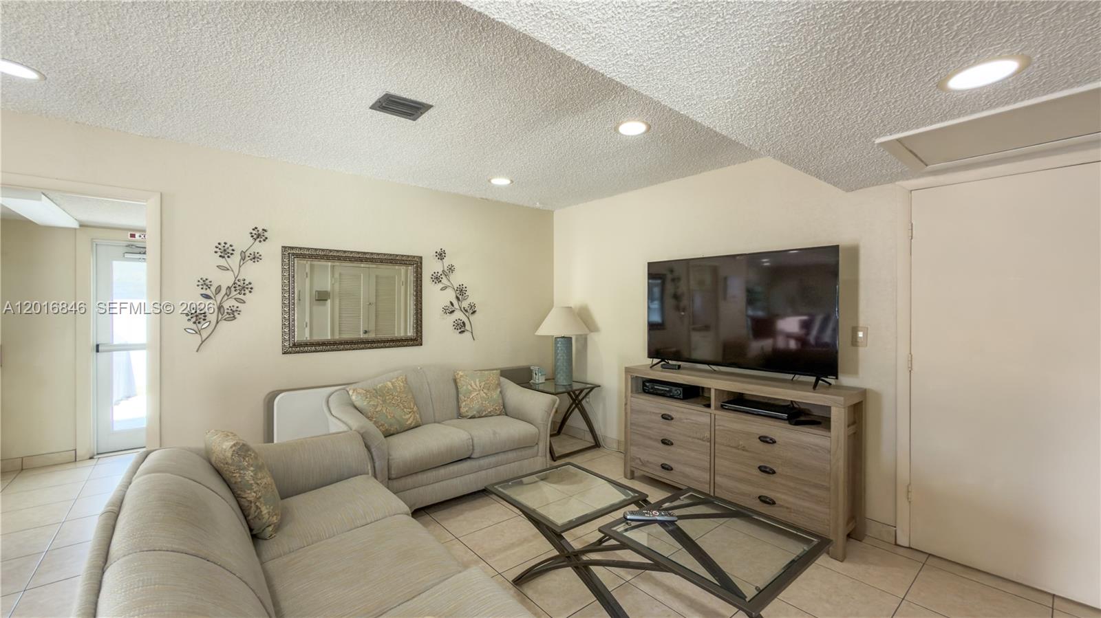 DELPHI TOWERS CONDO - Residential Lease