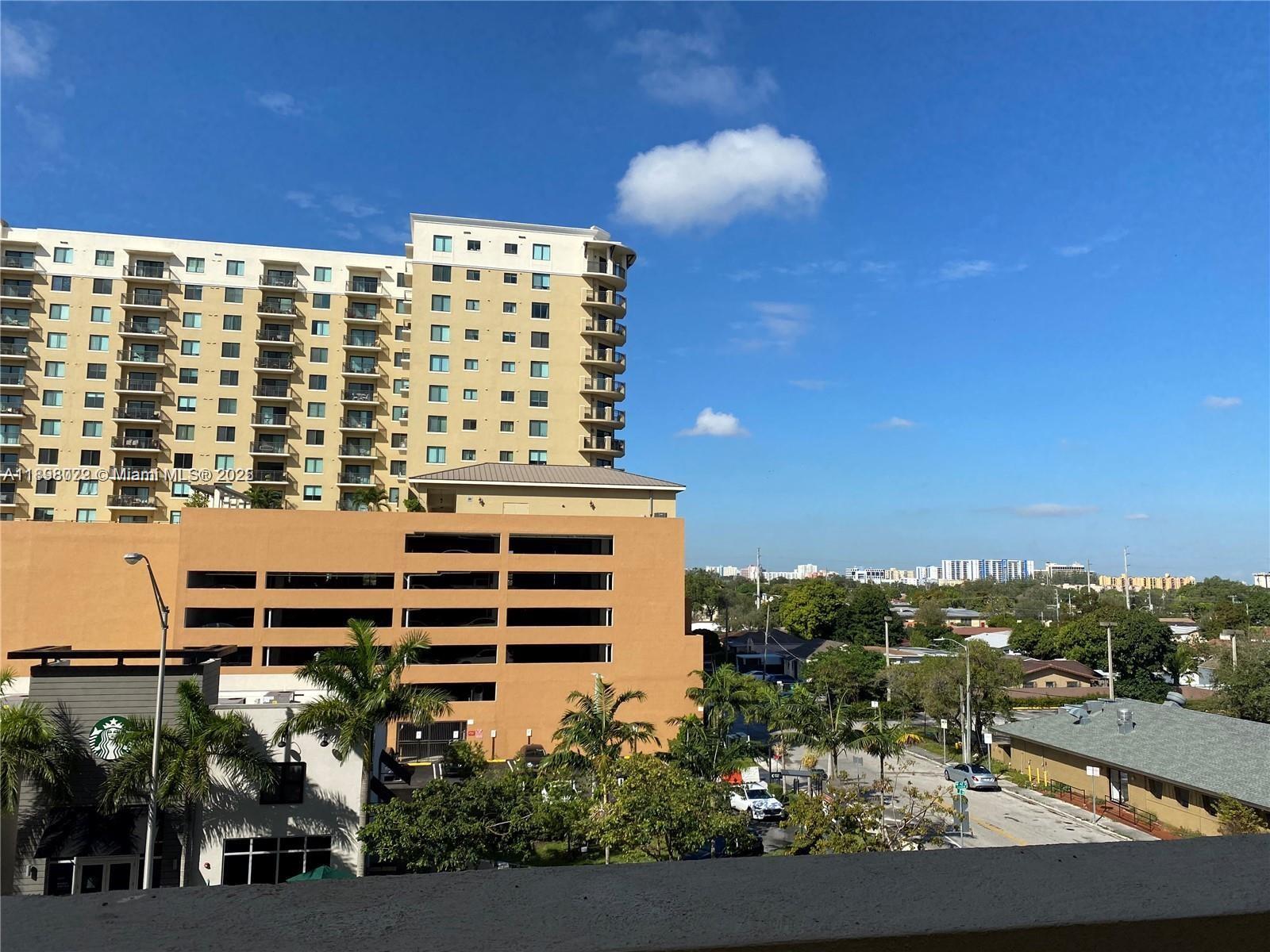 Gorgeous Luxury condo full amenities building with *Very rare over-sized 400 ft.² Terrace*! Centrally located, this residence features an in-unit washer and dryer, stainless steel appliances, and a walk-in closet. The building itself features a pool, gym with sauna, community room, and secured lobby with guard. Comes with 1 covered parking space. Located on the north edge of Coral Gables 2 minutes to Brickell, and Downtown.