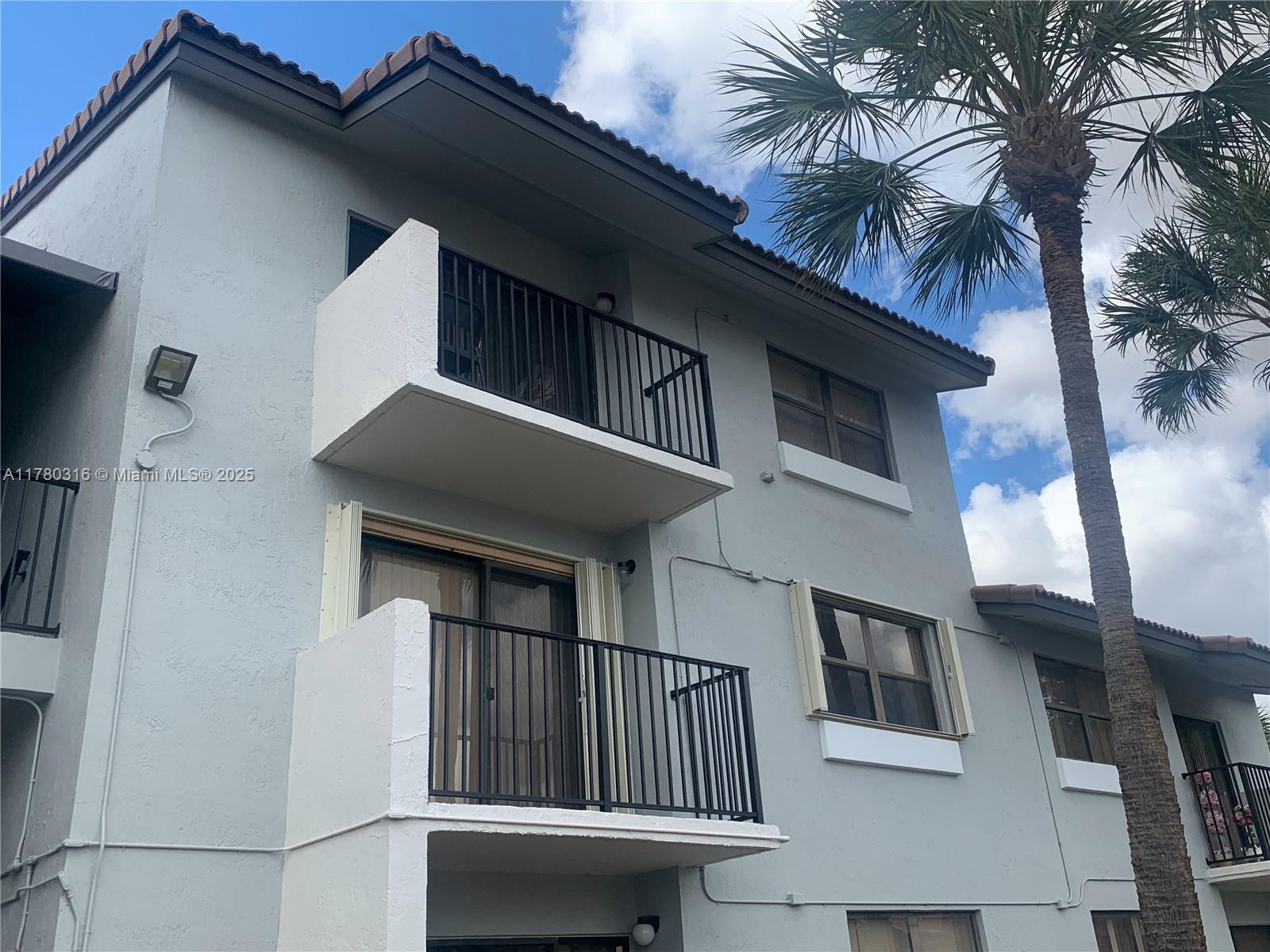 7215 Nw 179th St 206, Hialeah, Miami-Dade County, Florida - 1 Bedrooms  
1 Bathrooms - 
