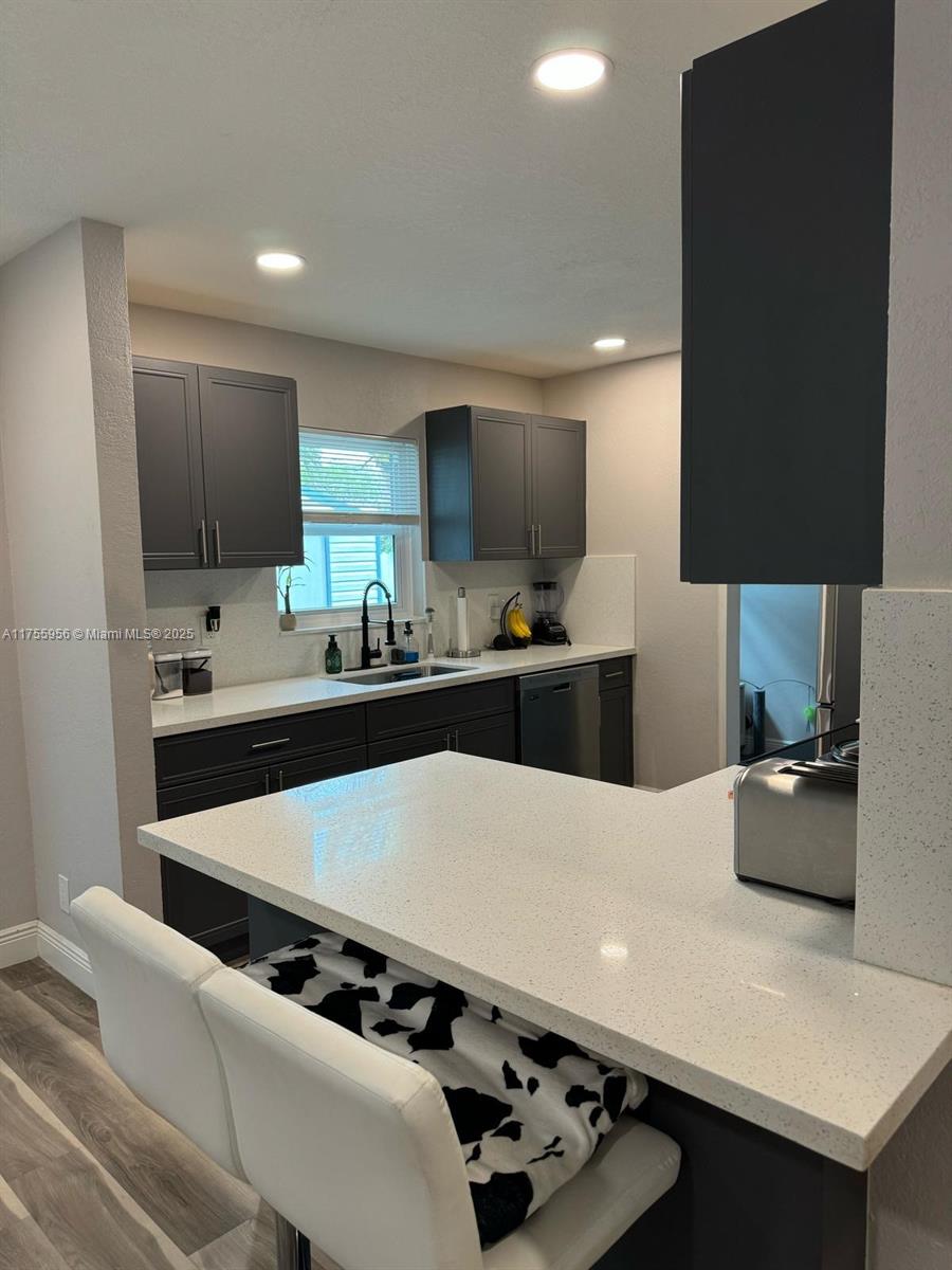 DAVIE MANOR - Residential