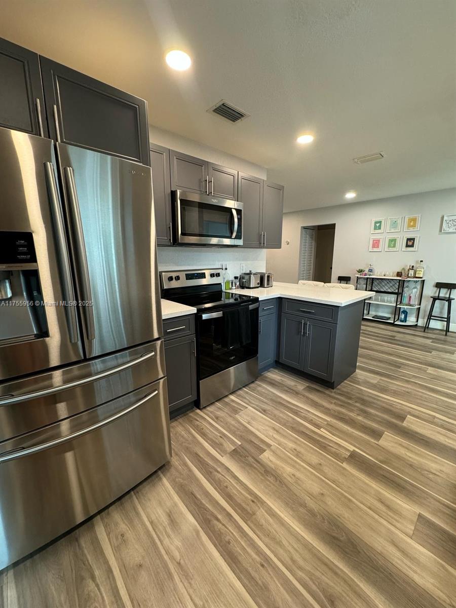 DAVIE MANOR - Residential