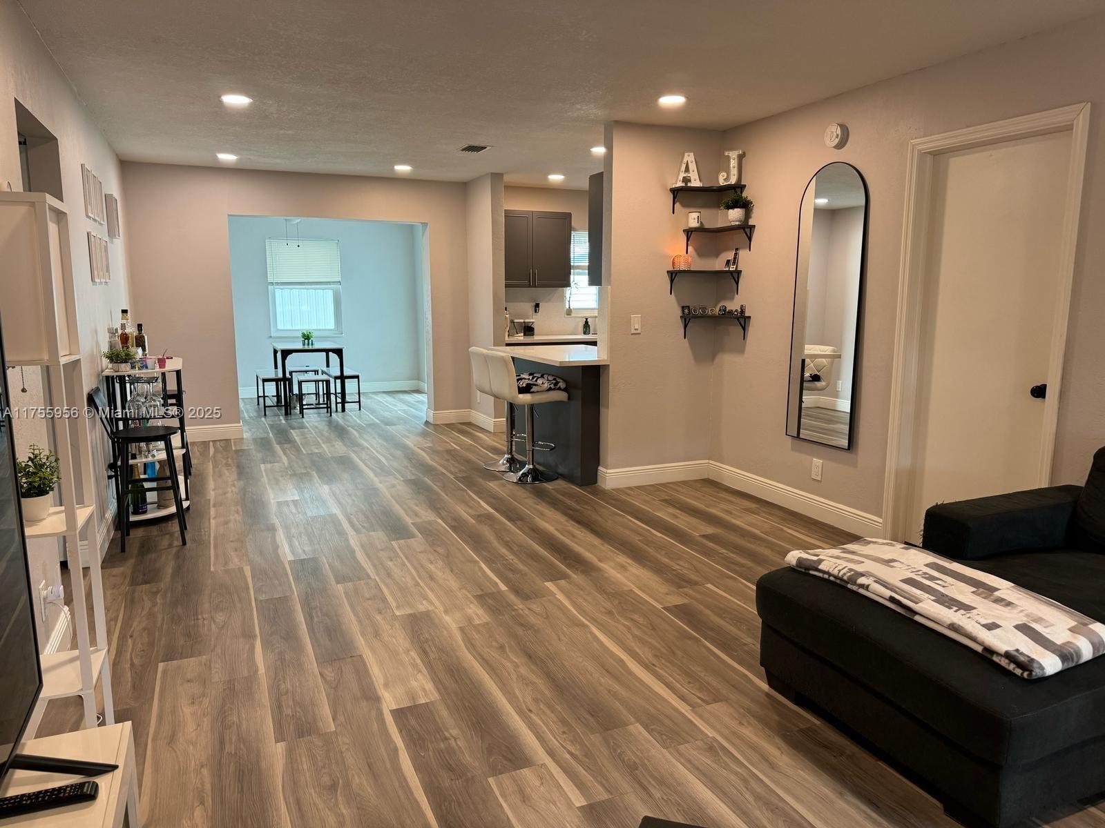 DAVIE MANOR - Residential