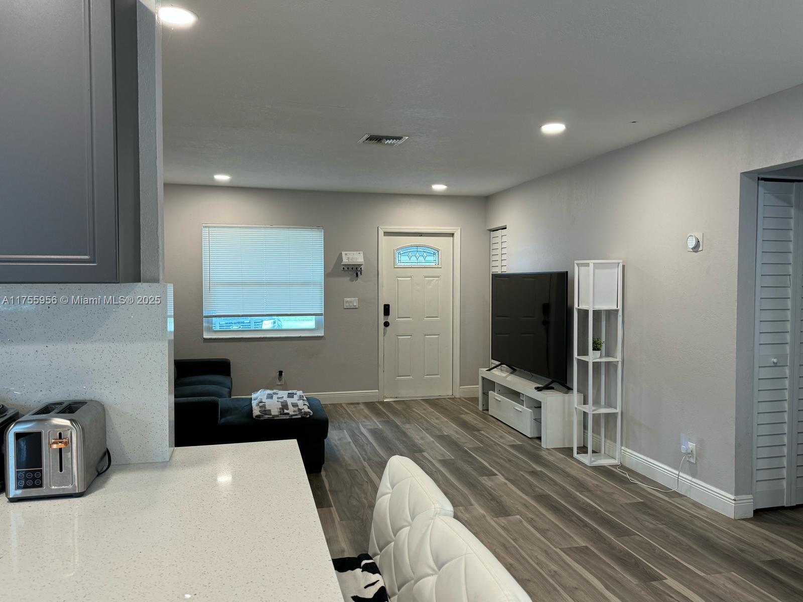 DAVIE MANOR - Residential