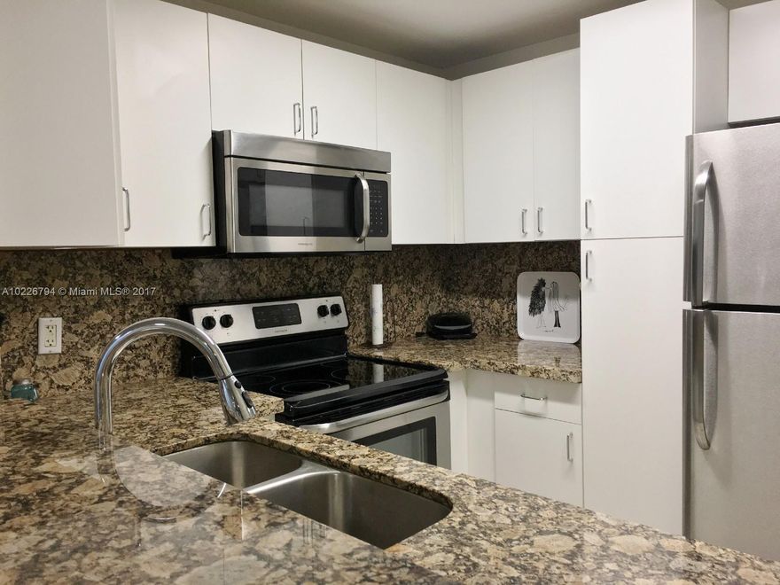Furnished apartment in prime location in Brickell. Fully renovated kitchen with beautiful granite counter tops & stainless steel appliances. Wood & tile flooring, no carpet! New A/C, large walk in closet, washer & dryer in the unit. Full service building with luxury hotel amenities, beautiful pool area, fully equipped gym, 24 hrs security, business center, meeting room, restaurant & bar on site. Walk to metro rail. Available for minimum 6 months lease.