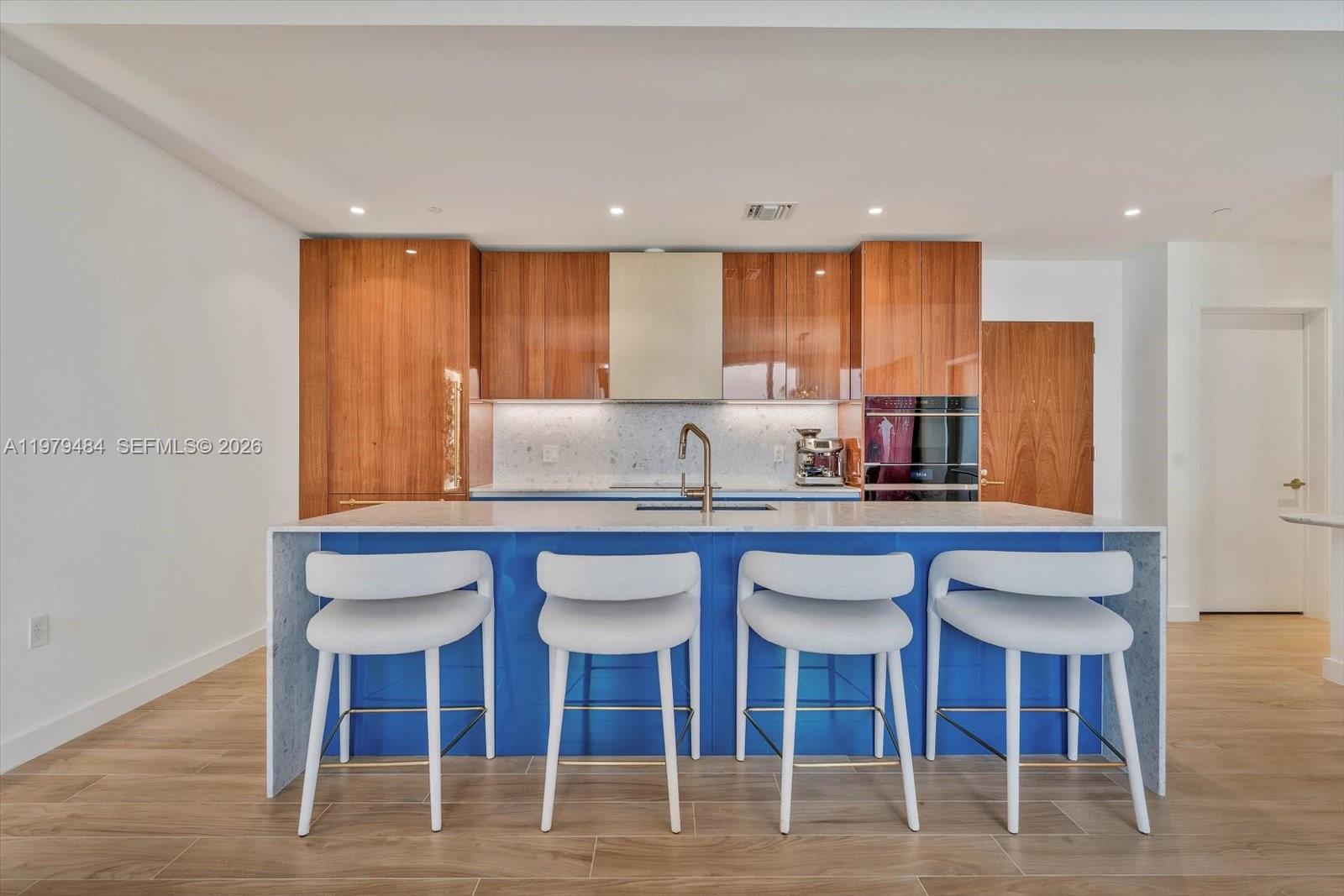 2678 Tigertail Ave 902