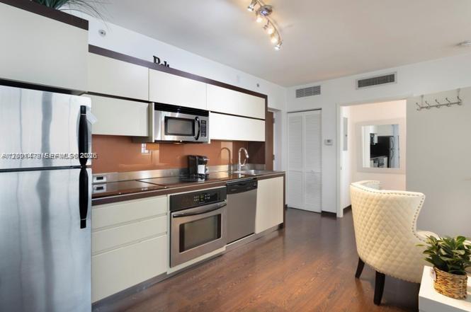 ARTECITY GOVERNOR CONDO - Residential Lease