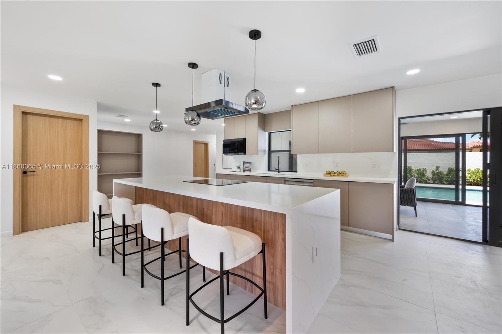 2415 NE 35th Dr