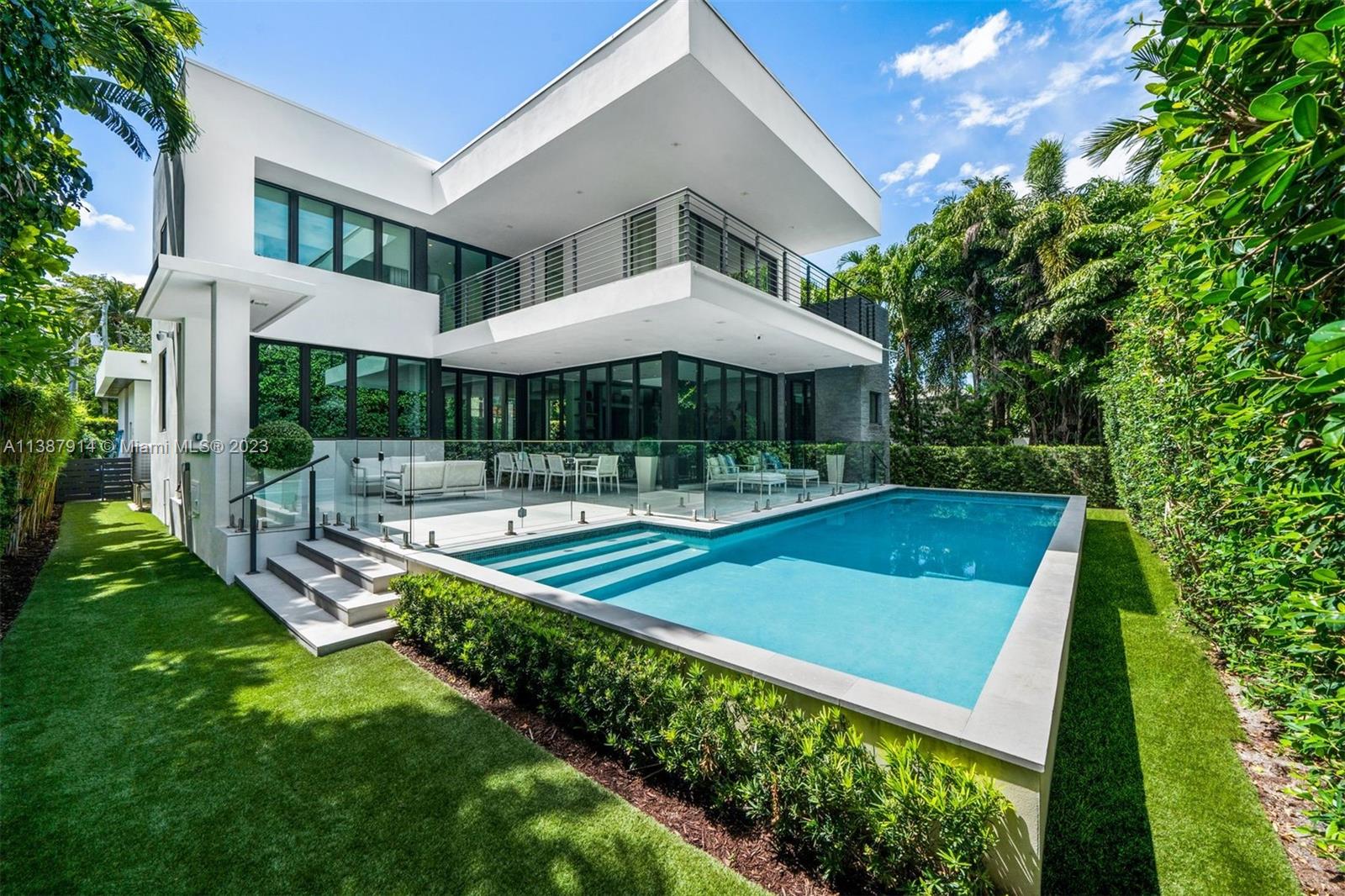 Property for Sale at 5327 N Bay Rd, Miami Beach, Miami-Dade County, Florida - Bedrooms: 5 
Bathrooms: 6.5  - $7,999,000