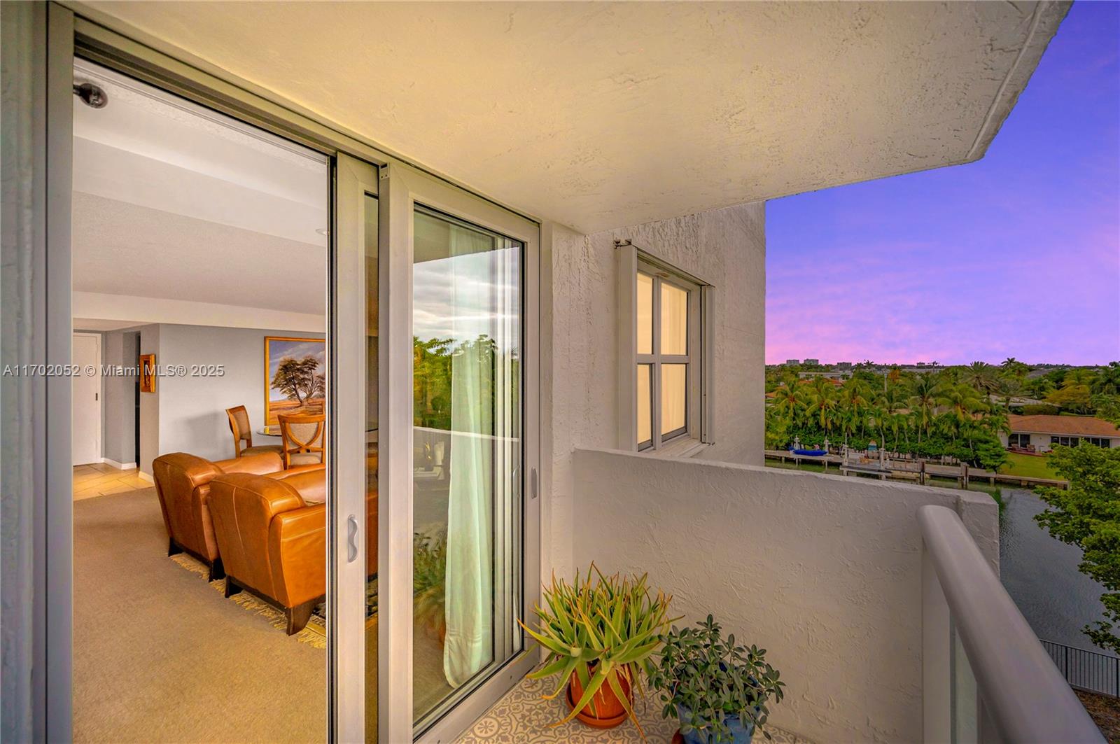 10000 W Bay Harbor Dr 401, Bay Harbor Islands, Miami-Dade County, Florida - 2 Bedrooms  
2.5 Bathrooms - 