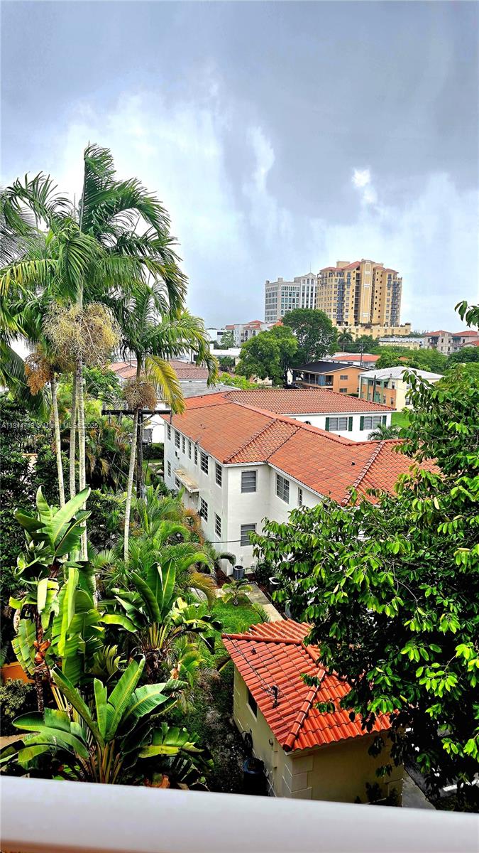 FIRST ALHAMBRA CIRCLE CON - Residential