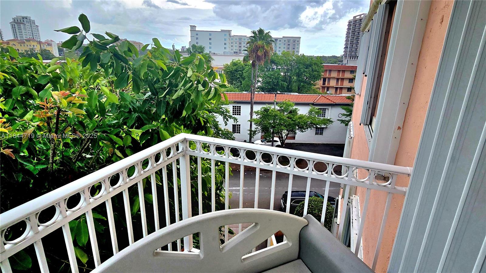 FIRST ALHAMBRA CIRCLE CON - Residential