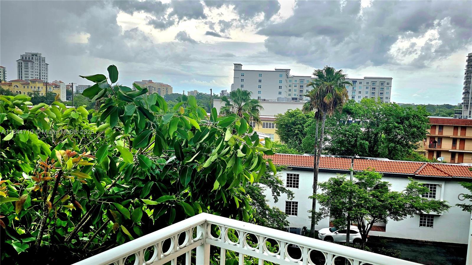 FIRST ALHAMBRA CIRCLE CON - Residential