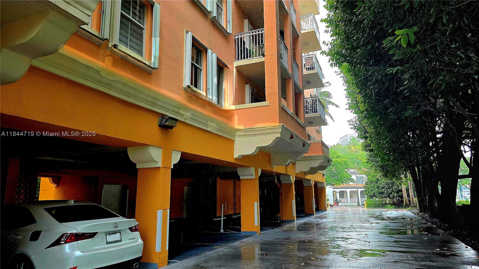 FIRST ALHAMBRA CIRCLE CON - Residential