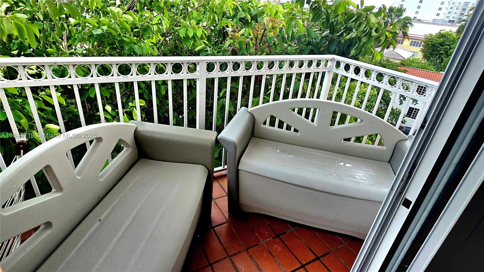 FIRST ALHAMBRA CIRCLE CON - Residential