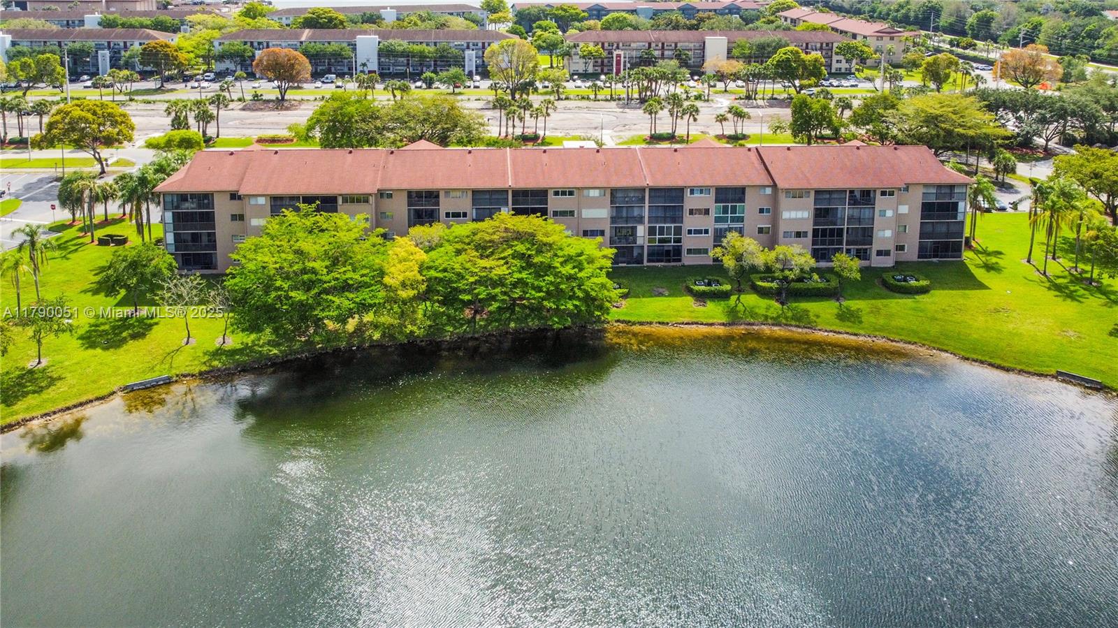 Property for Sale at 1400 Sw 137 Ave 311F, Pembroke Pines, Miami-Dade County, Florida - Bedrooms: 1 
Bathrooms: 2  - $219,900