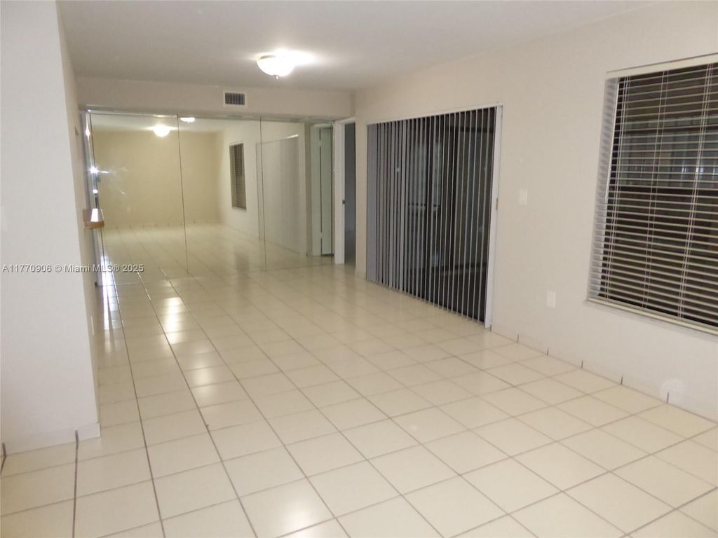 listing image 0