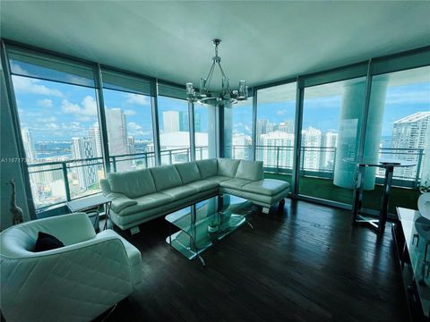 90 SW 3rd St 4404 Miami FL 33130