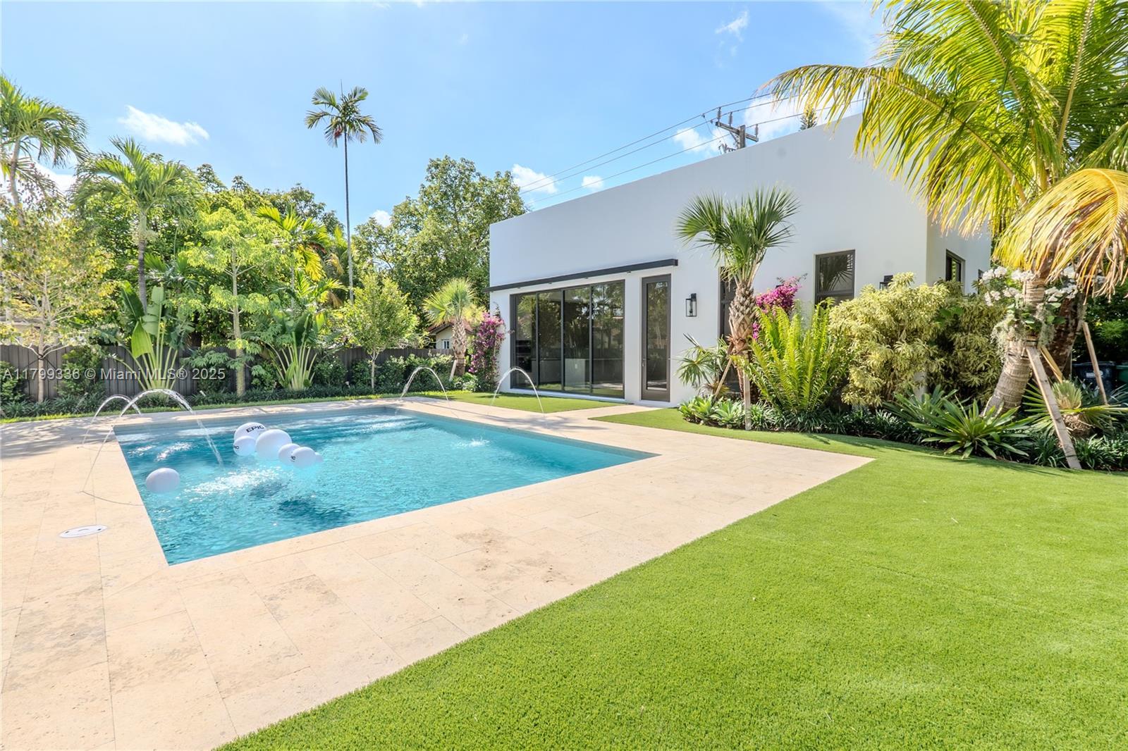 LE JEUNE VILLAS - Residential