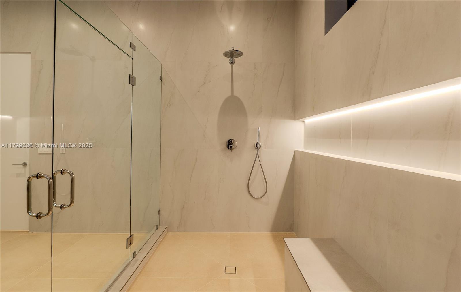 LE JEUNE VILLAS - Residential