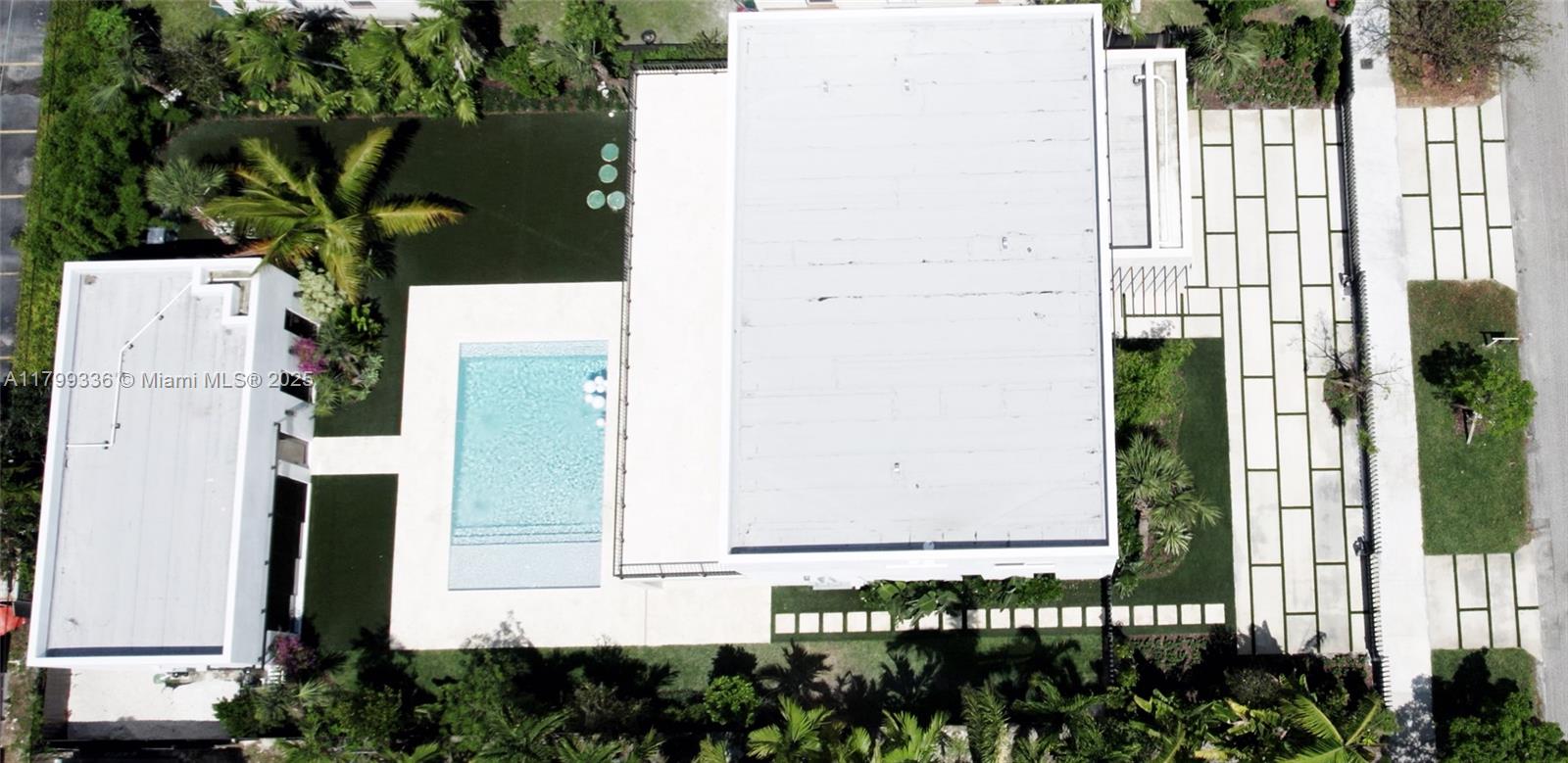 LE JEUNE VILLAS - Residential