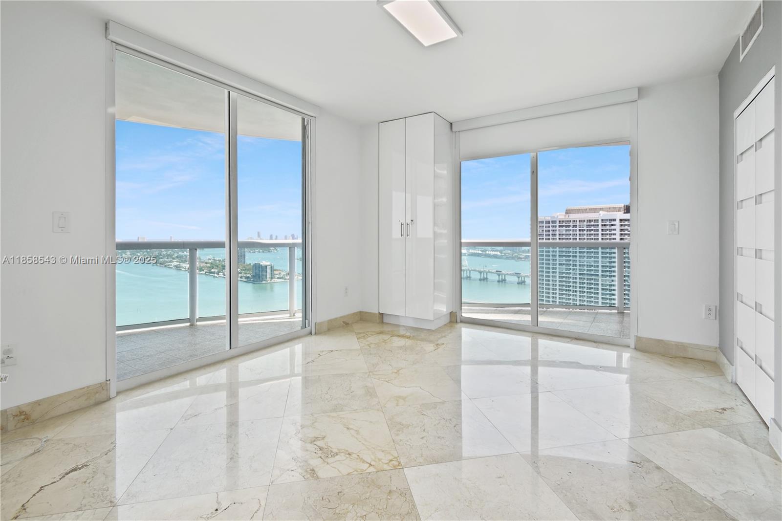 1800 CLUB CONDO - Residential Lease