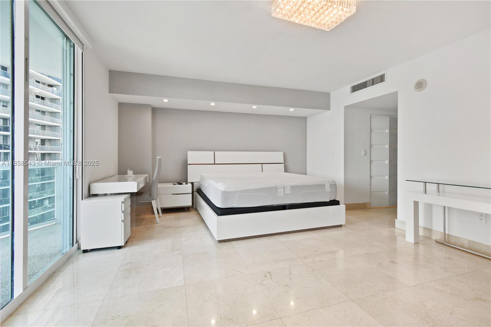 1800 CLUB CONDO - Residential Lease