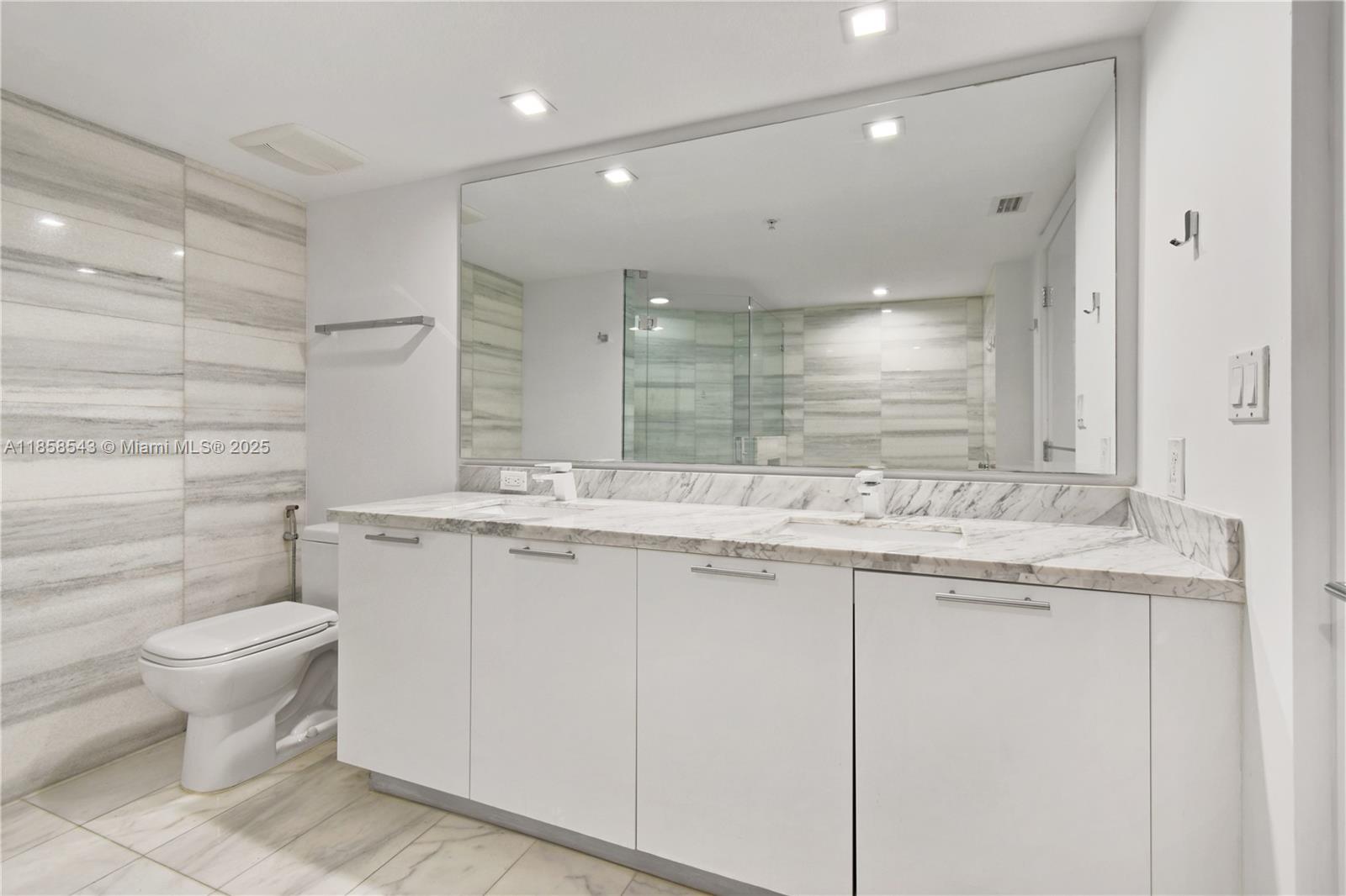 1800 CLUB CONDO - Residential Lease